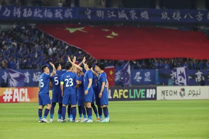 队记：一旦库班股权出售完成 球队现有的5位小股东也将全部兑现据此前报道，库班将独行侠的大部分股权出售，卖给了米丽娅姆-阿德尔森以及阿德尔森家族，估值大约在35亿美元，他将保留了一部分股权，以及对球队的完整的控制权。